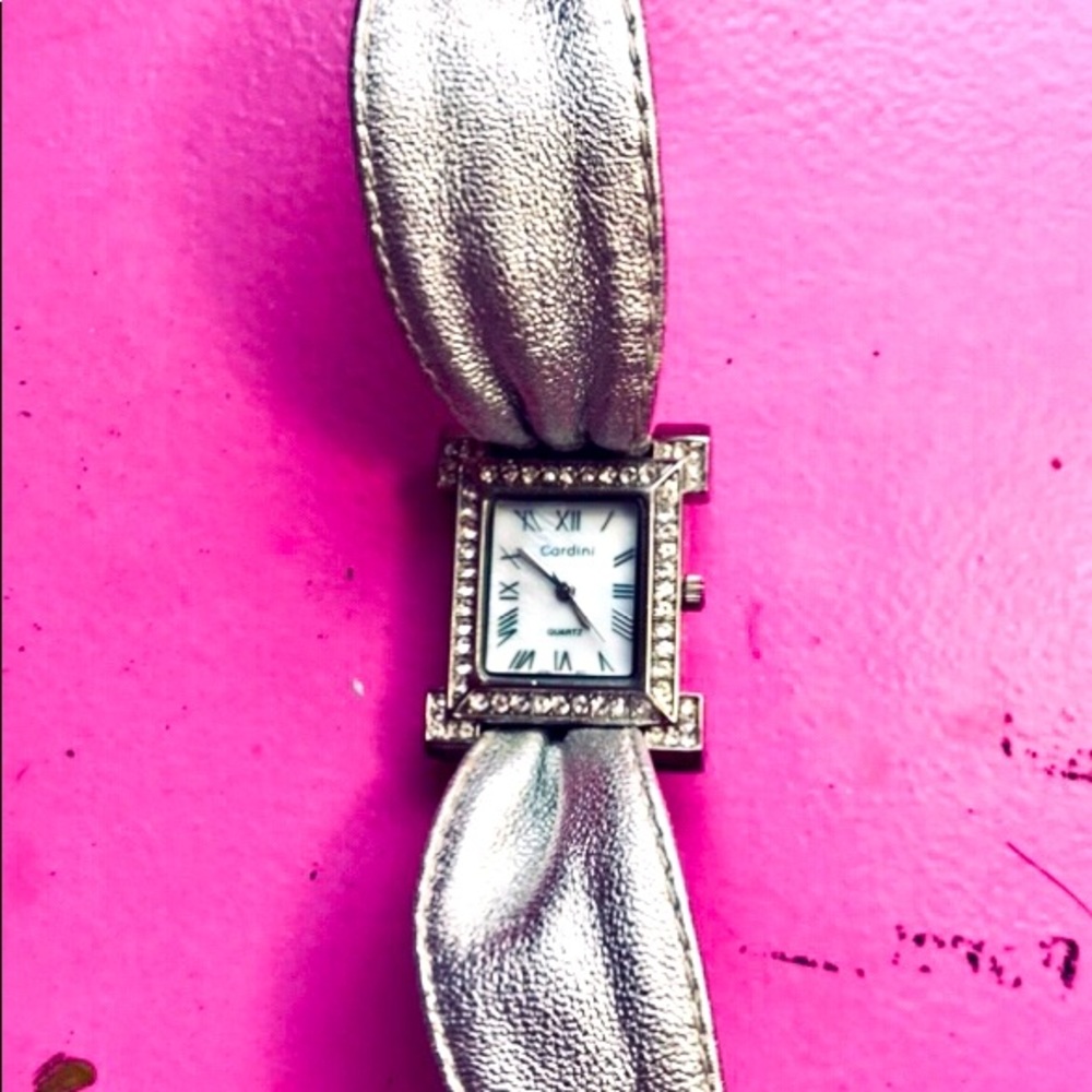 💎Classy Bling Timepiece NWOT💎